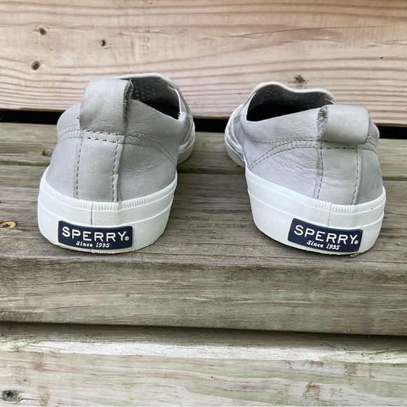 Sperry Crest Gray Leather Loafers Cut Out Scalloped Design Slip On Size 7 Flats - Picture 6 of 16